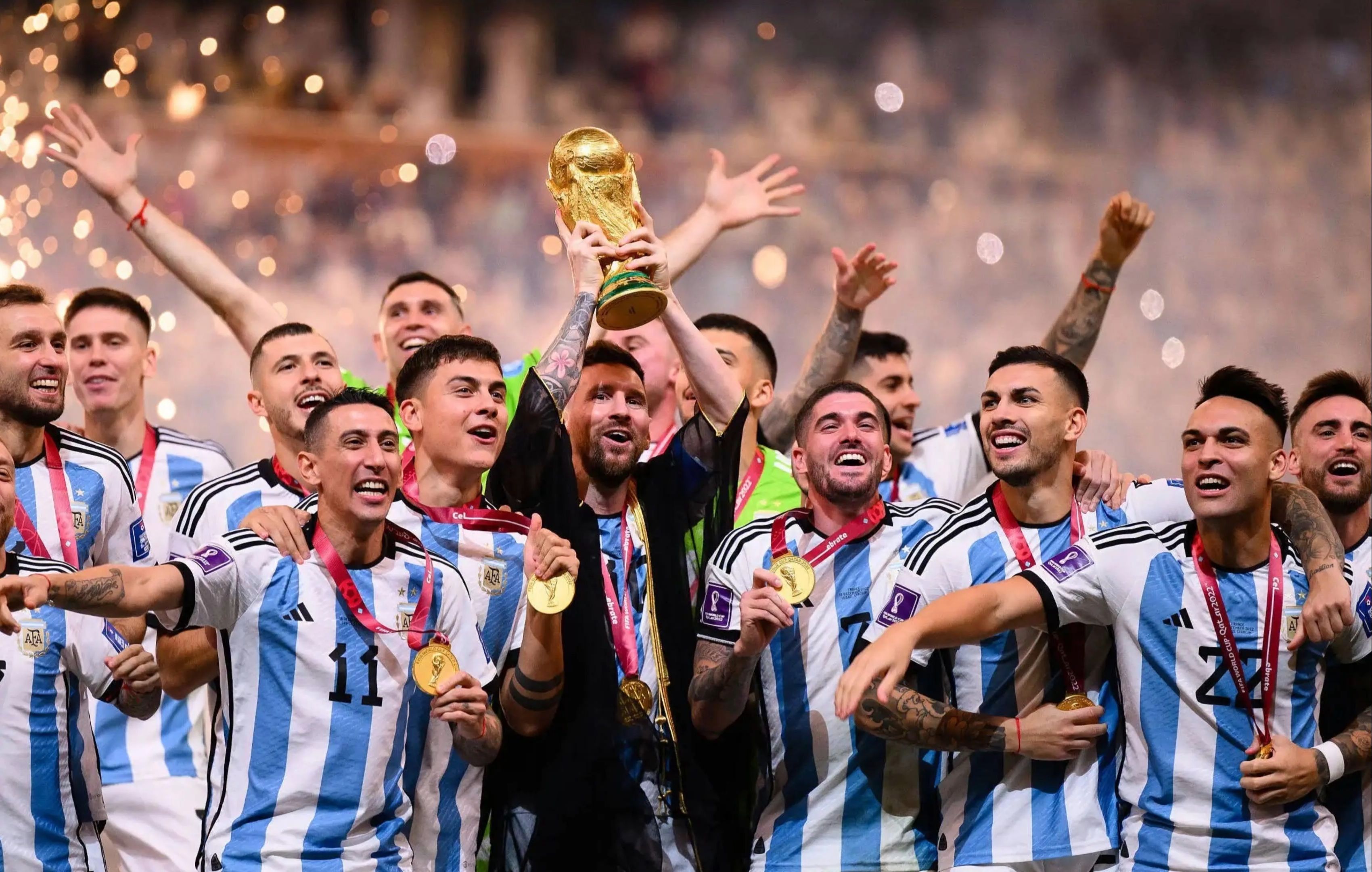 南美球队挥汗如雨，为胜利全力奋斗