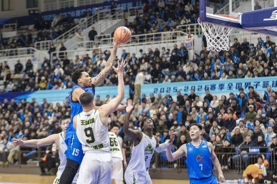 河南男篮防守坚不可摧，稳住局势迎接挑战的简单介绍