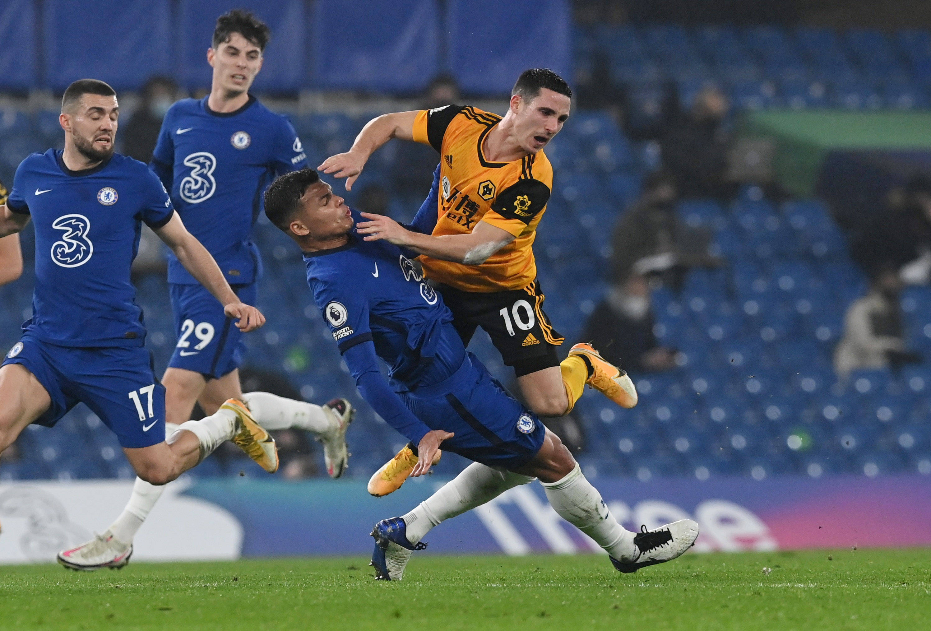 苹果手机-关于狼队主场战平，保级艰难局面依旧的信息